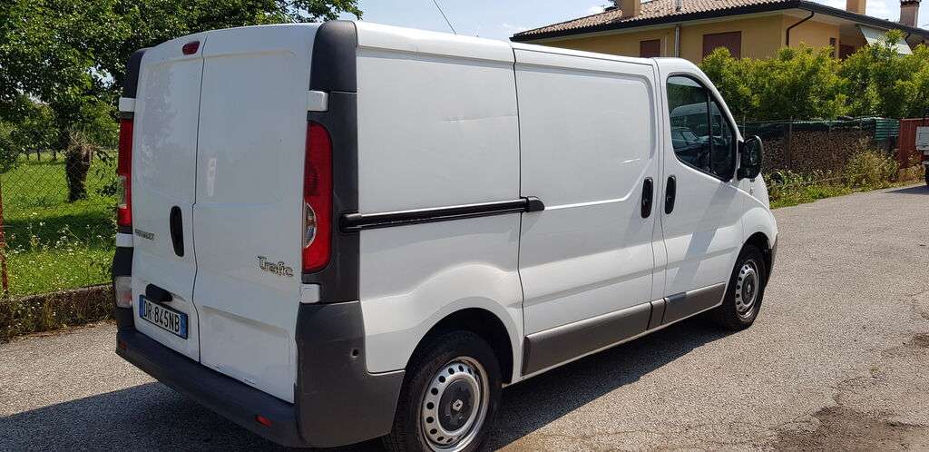 RENAULT Trafic 2.0 Kastenwagen - Photo 4