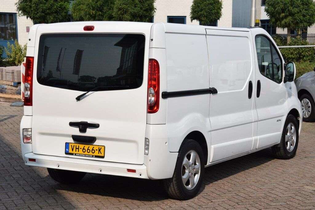 RENAULT Trafic 2.0 dCi 115pk L1H1 Black Edition Automaat 03-2014 Kastenwagen - Photo 2