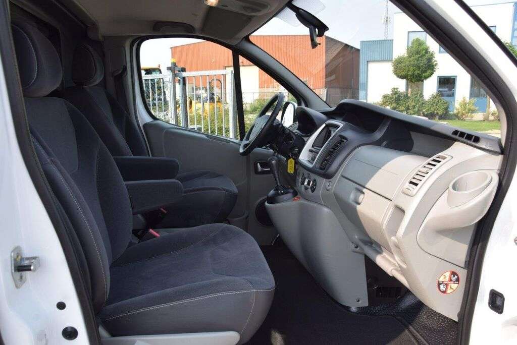 RENAULT Trafic 2.0 dCi 115pk L1H1 Black Edition Automaat 03-2014 Kastenwagen - Photo 3