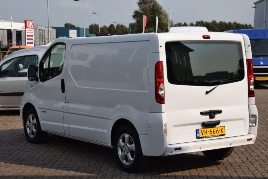 RENAULT Trafic 2.0 dCi 115pk L1H1 Black Edition Automaat 03-2014 Kastenwagen - Photo 8