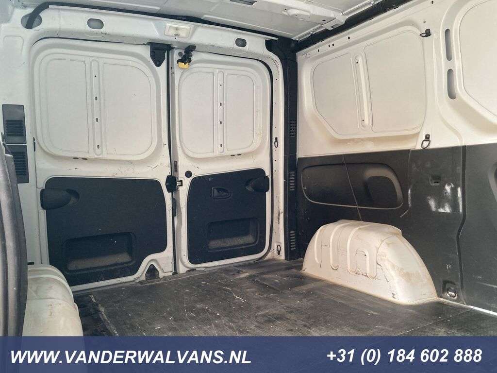 RENAULT Trafic 1.6dCi L1H1 Airco, imperiaal, trekhaak, cruise, pdc, bijr Kastenwagen - Photo 12