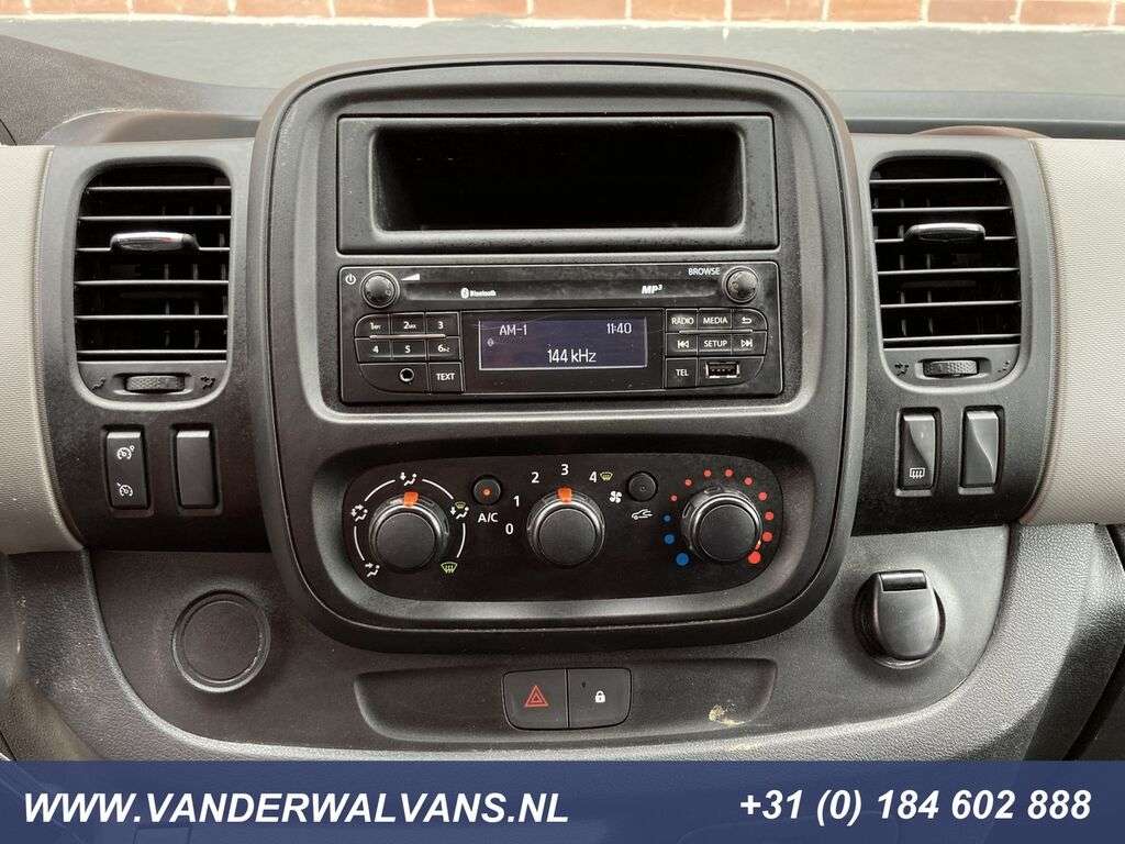 RENAULT Trafic 1.6dCi L1H1 Airco, imperiaal, trekhaak, cruise, parkeerse Kastenwagen - Photo 11