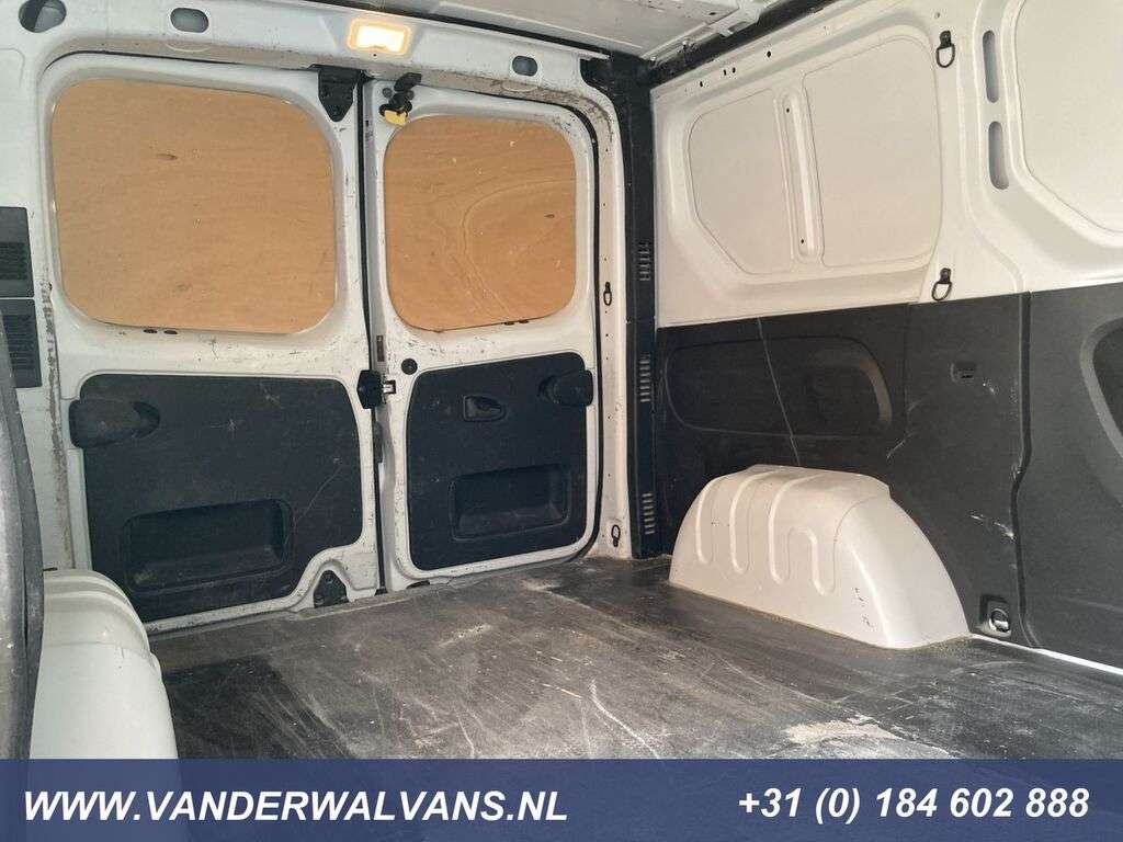 RENAULT Trafic 1.6dCi L1H1 Airco, imperiaal, trekhaak, cruise, parkeerse Kastenwagen - Photo 13