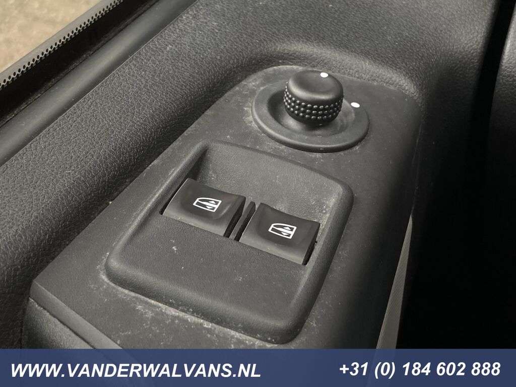 RENAULT Trafic 1.6dCi L1H1 Airco, imperiaal, trekhaak, cruise, parkeerse Kastenwagen - Photo 17