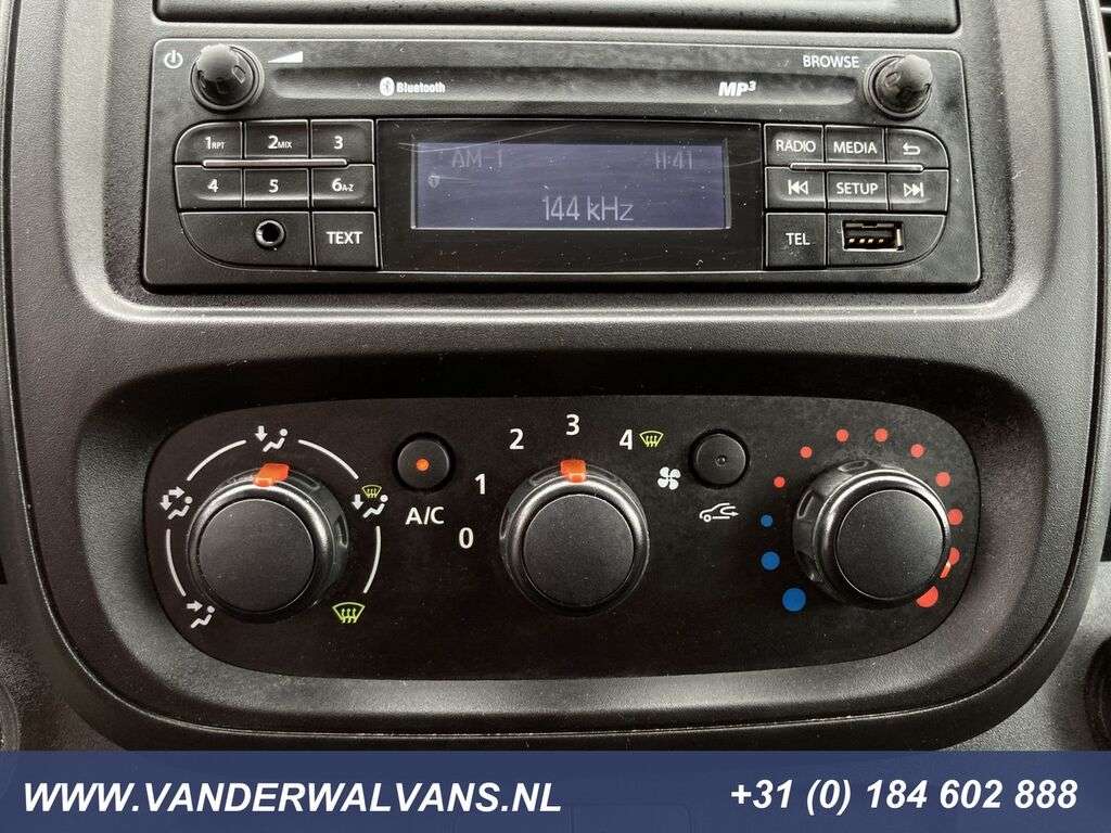 RENAULT Trafic 1.6dCi L1H1 Airco, imperiaal, trekhaak, cruise, parkeerse Kastenwagen - Photo 5