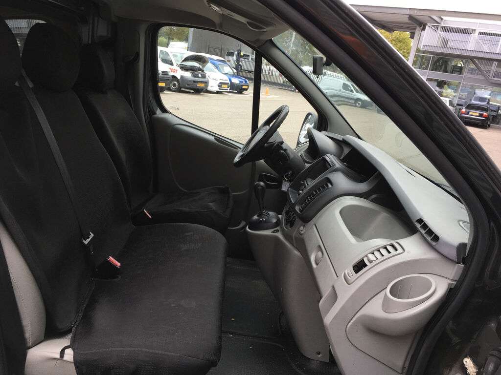 RENAULT Trafic 2.0 dCi Aut. Black Edition Navi/PDC/Airco Kastenwagen - Photo 7