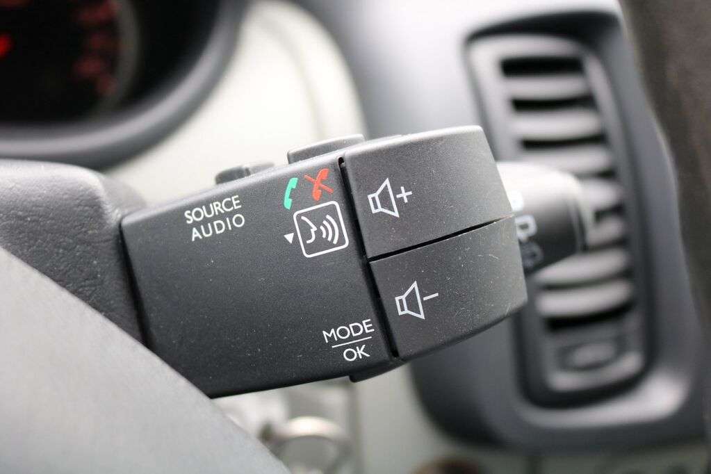 RENAULT Trafic 2.0 dCi L1 H1 Achterklep Imperiaal Trekhaak Airco Navigat Kastenwagen - Photo 15