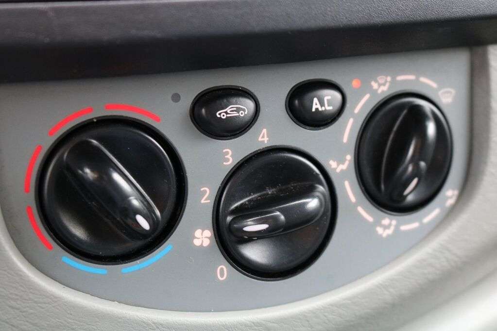 RENAULT Trafic 2.0 dCi L1 H1 Achterklep Imperiaal Trekhaak Airco Navigat Kastenwagen - Photo 20